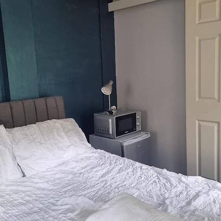 Glebe House, Private Entrance, Free Parking On Drive, Self Check In, Netflix Bed and Breakfast Άσφορντ Εξωτερικό φωτογραφία