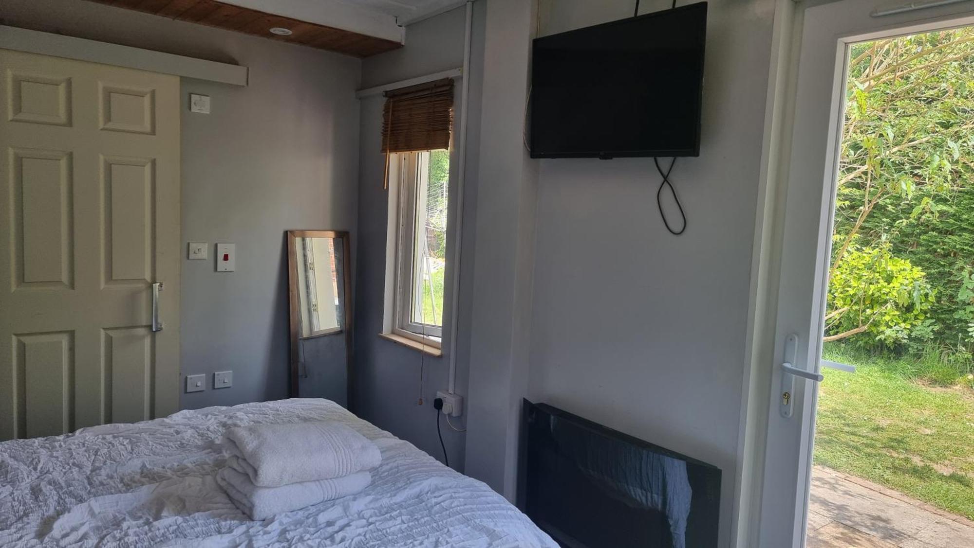 Glebe House, Private Entrance, Free Parking On Drive, Self Check In, Netflix Bed and Breakfast Άσφορντ Εξωτερικό φωτογραφία